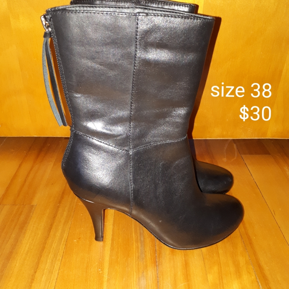 Vintage style leather boots with heels. Zipper at the back. size 38